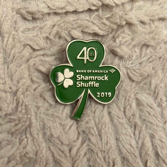 Shamrock Shuffle Bank of America shamrock pin - Picture 10 of 13